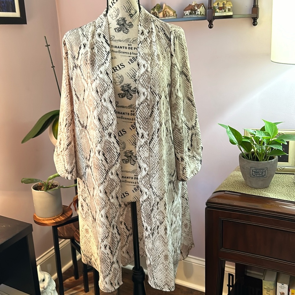 Apt 9 S/M 100 percent polyester kimono jacket